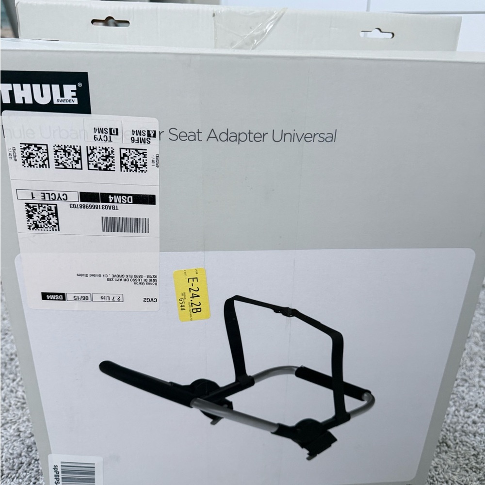 Thule Universal Car Seat Adapter in Black and Silver
